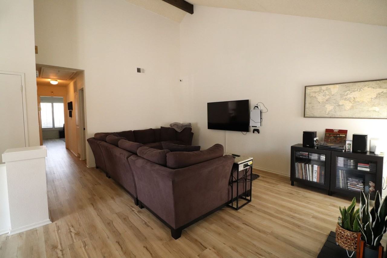 1201 Hearthstone Ln - Photo 3 of 16