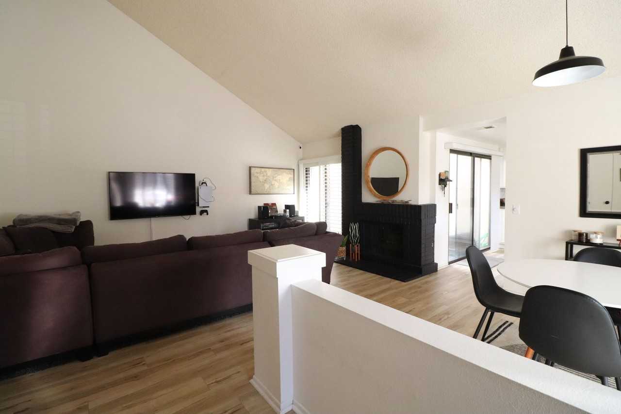 1201 Hearthstone Ln - Photo 4 of 16