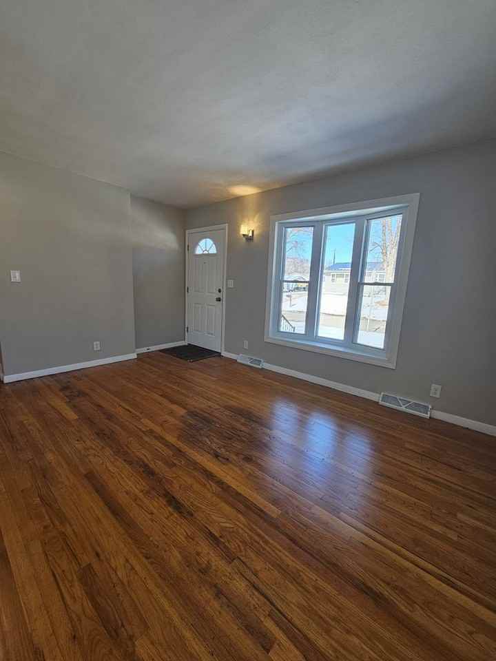 3119 W 67th St - Photo 2 of 16