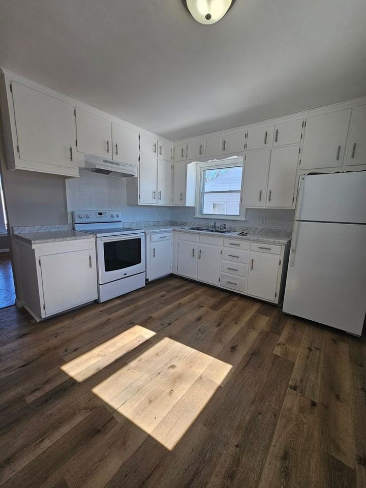 3119 W 67th St - Photo 4 of 16