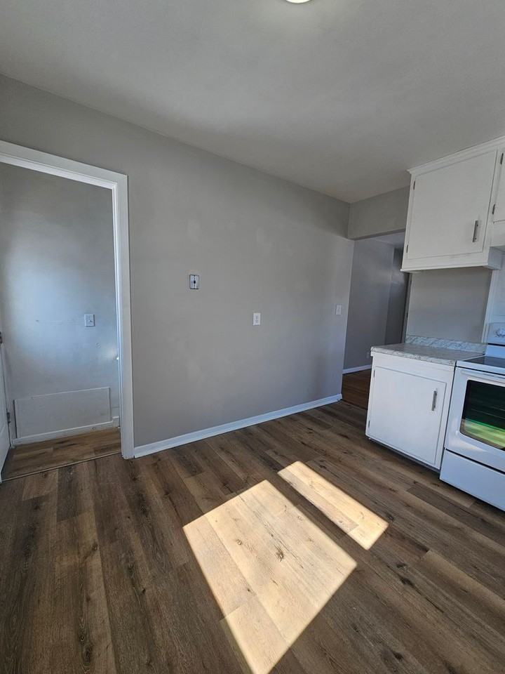 3119 W 67th St - Photo 5 of 16