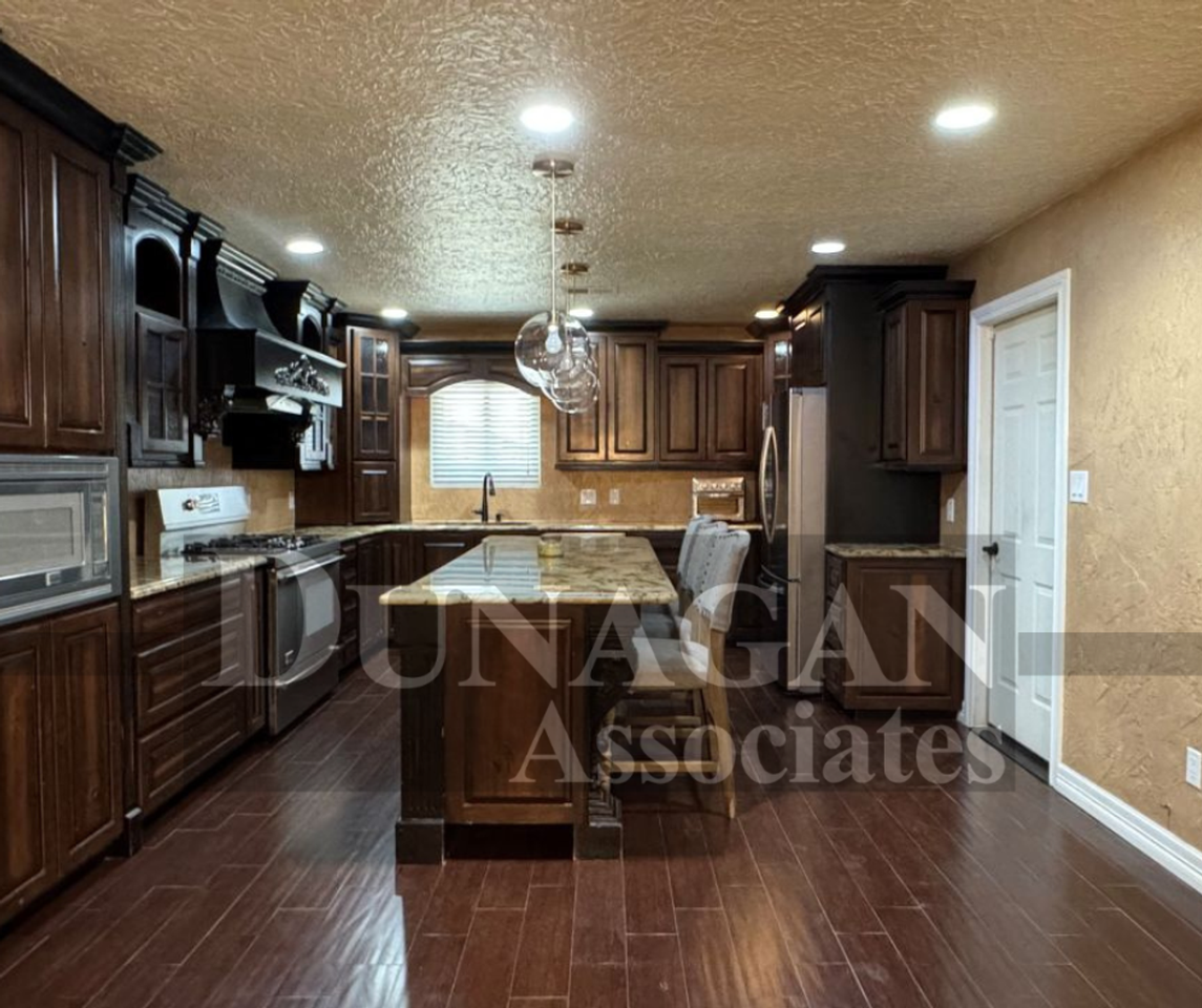 1211 Cedar Dr - Photo 3 of 12