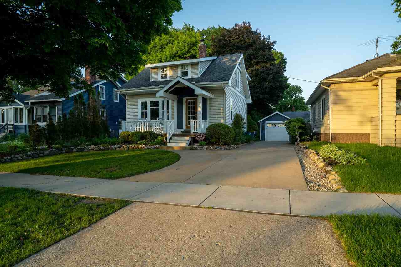 567 Lagrange St - Photo 3 of 23
