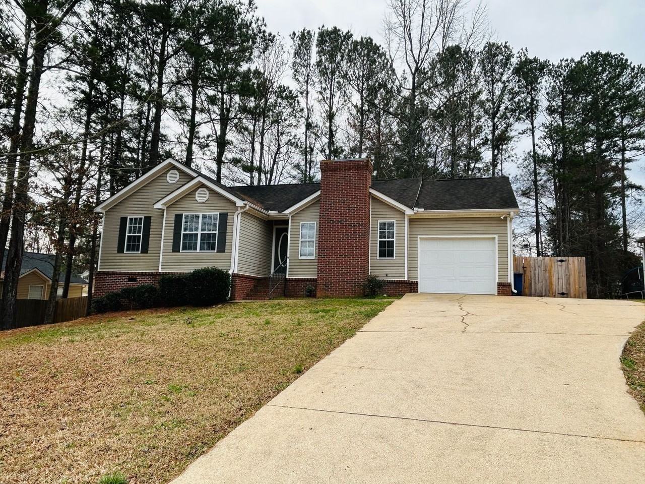 126 Woodridge Cir - Photo 3 of 31