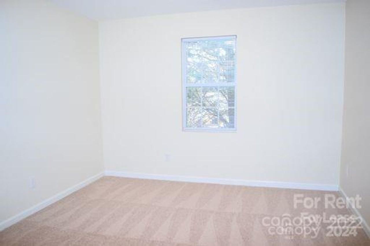 1726 18th Ave Ne - Photo 4 of 9