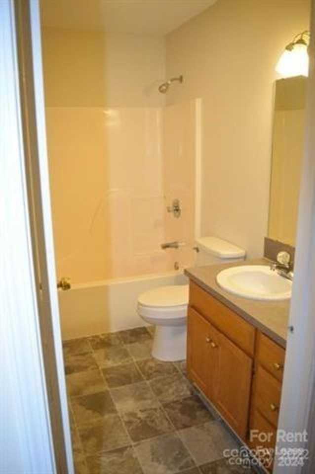 1726 18th Ave Ne - Photo 5 of 9