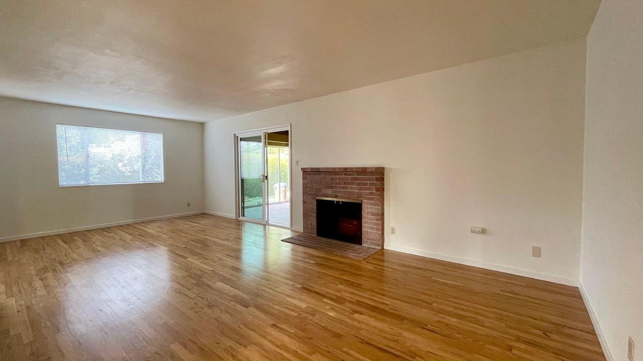 136 Lincoln St - Photo 3 of 21