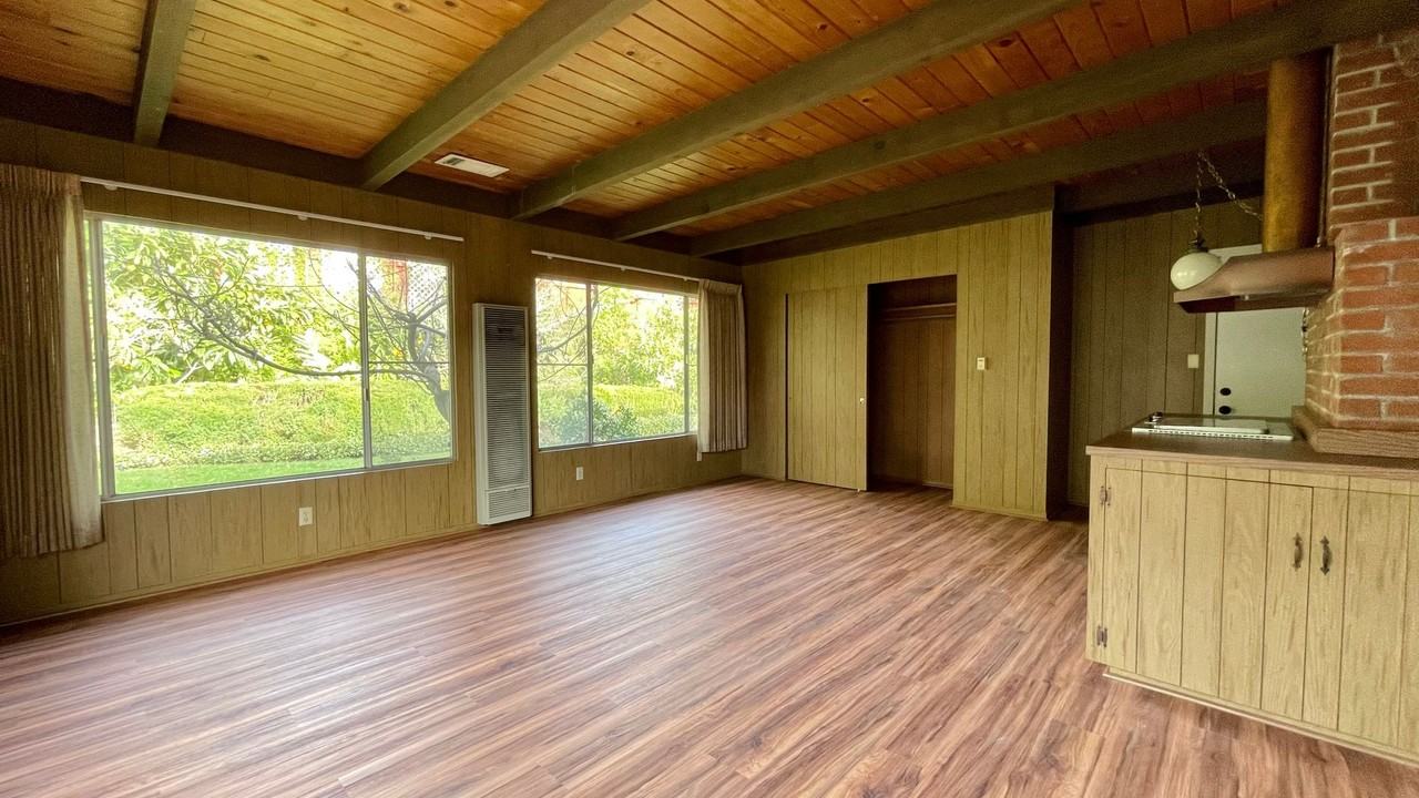 136 Lincoln St - Photo 4 of 21