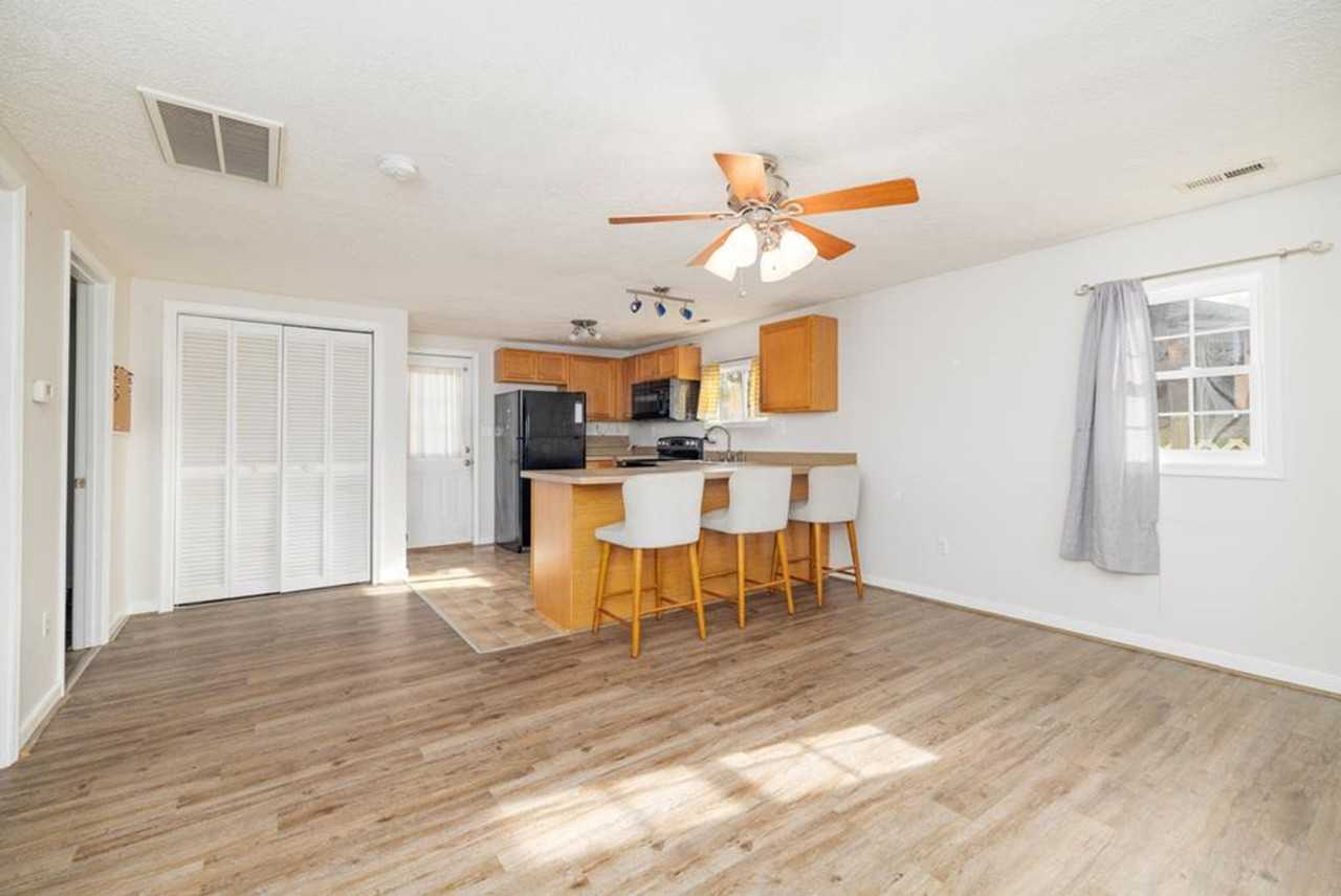 714 Hill St - Photo 3 of 17
