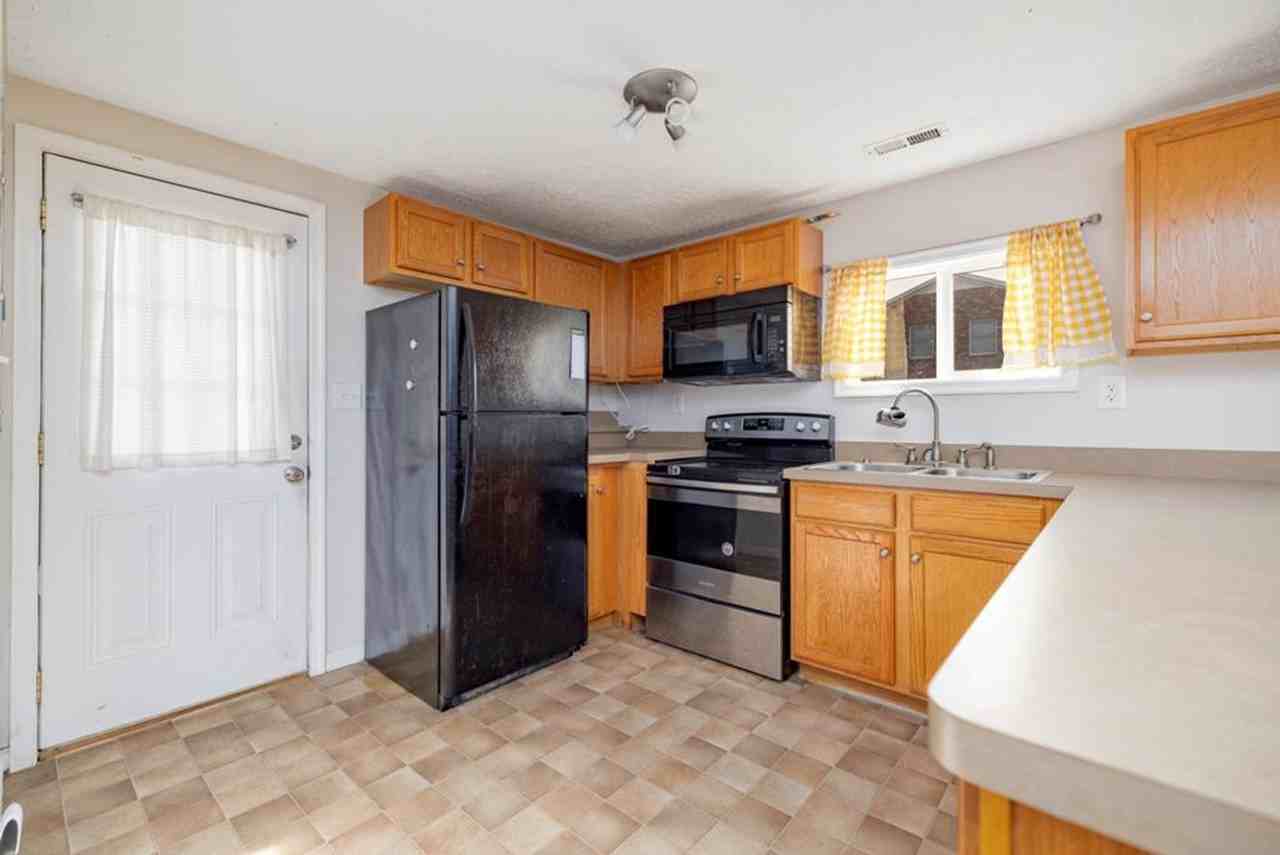 714 Hill St - Photo 4 of 17