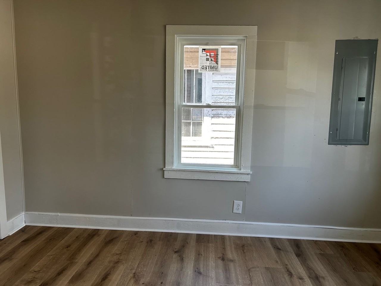 608 Cottage St - Photo 3 of 6