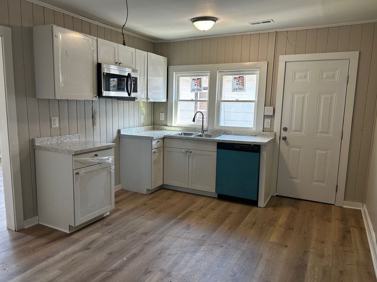 608 Cottage St - Photo 4 of 6