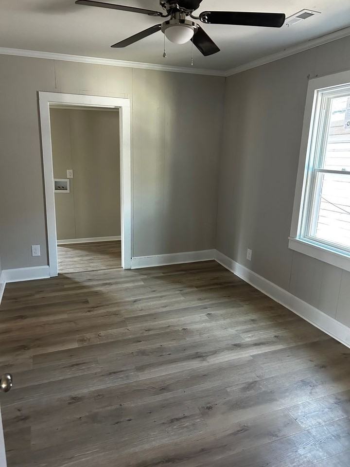 608 Cottage St - Photo 6 of 6