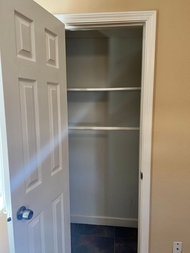 680 E Caston St - Photo 7 of 10