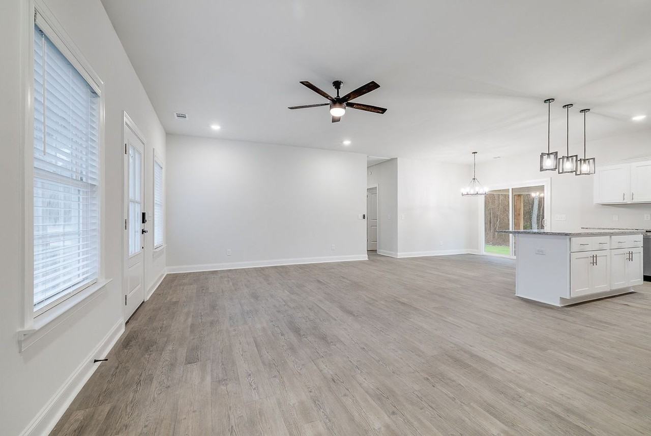 1174 Chimney Rd - Photo 3 of 22