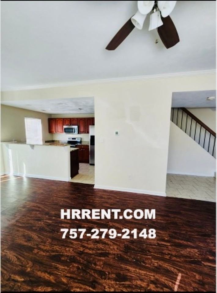 3900 Stateflower Ct - Photo 4 of 21