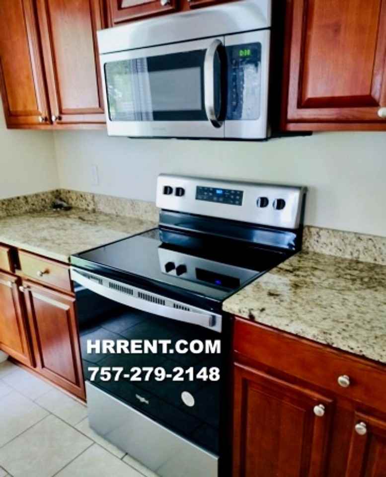 3900 Stateflower Ct - Photo 6 of 21