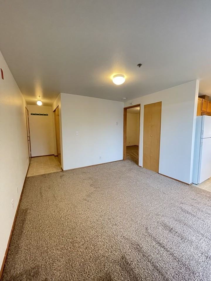 Laurel Garden Apartments - Photo 4 of 19