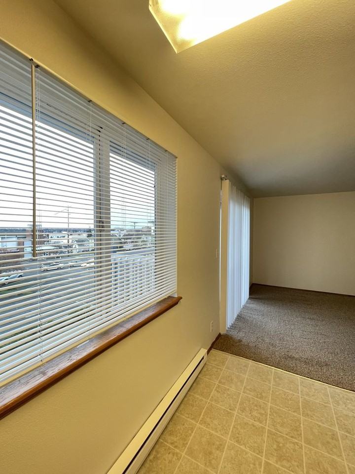 Laurel Garden Apartments - Photo 6 of 19