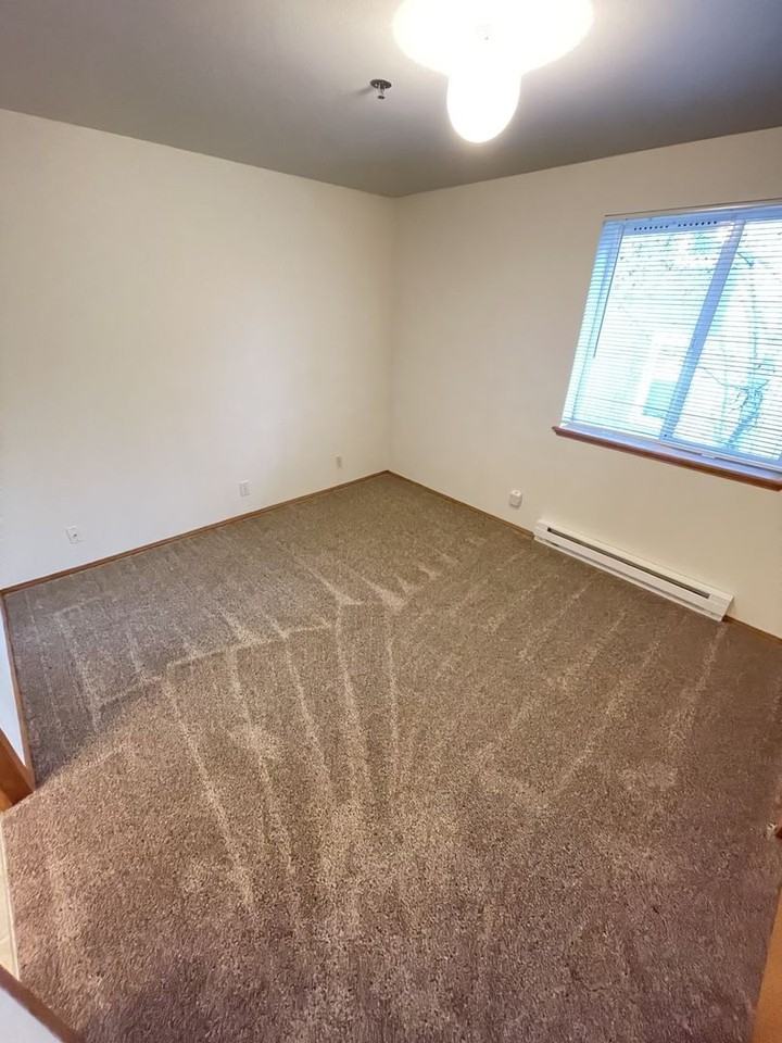 Laurel Garden Apartments - Photo 7 of 19