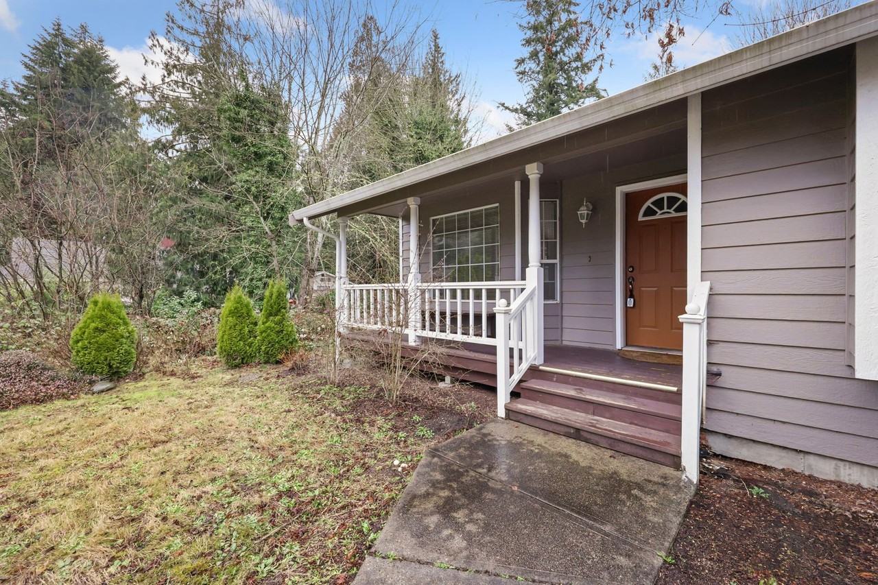 1012 Irving St Sw - Photo 3 of 31