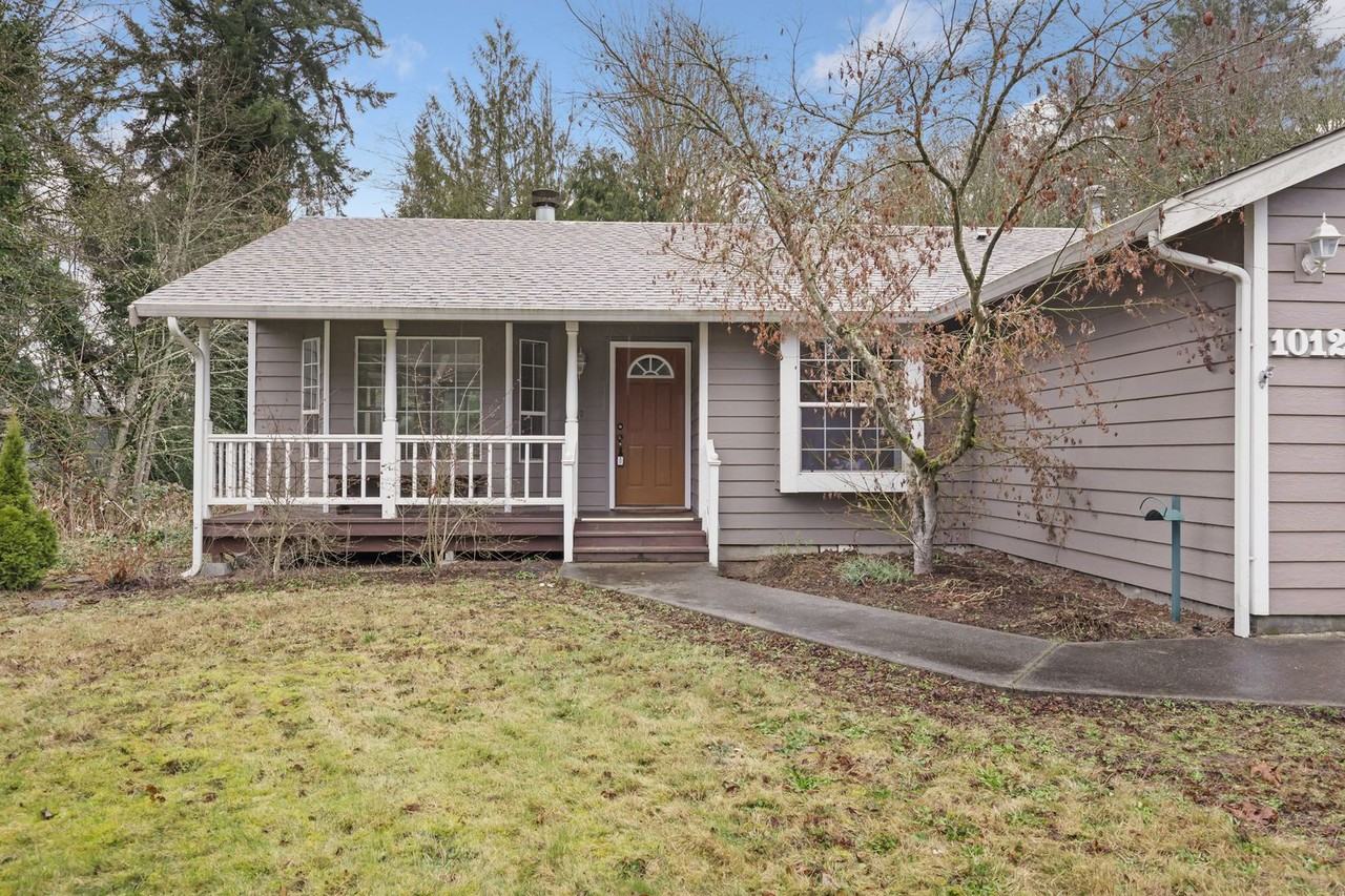 1012 Irving St Sw - Photo 4 of 31