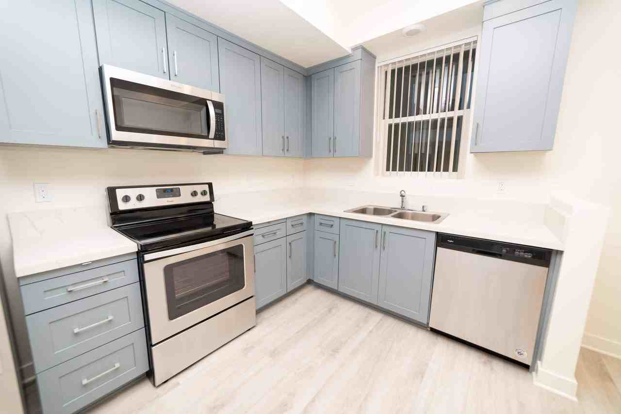 Vibe NoHo - Photo 4 of 24