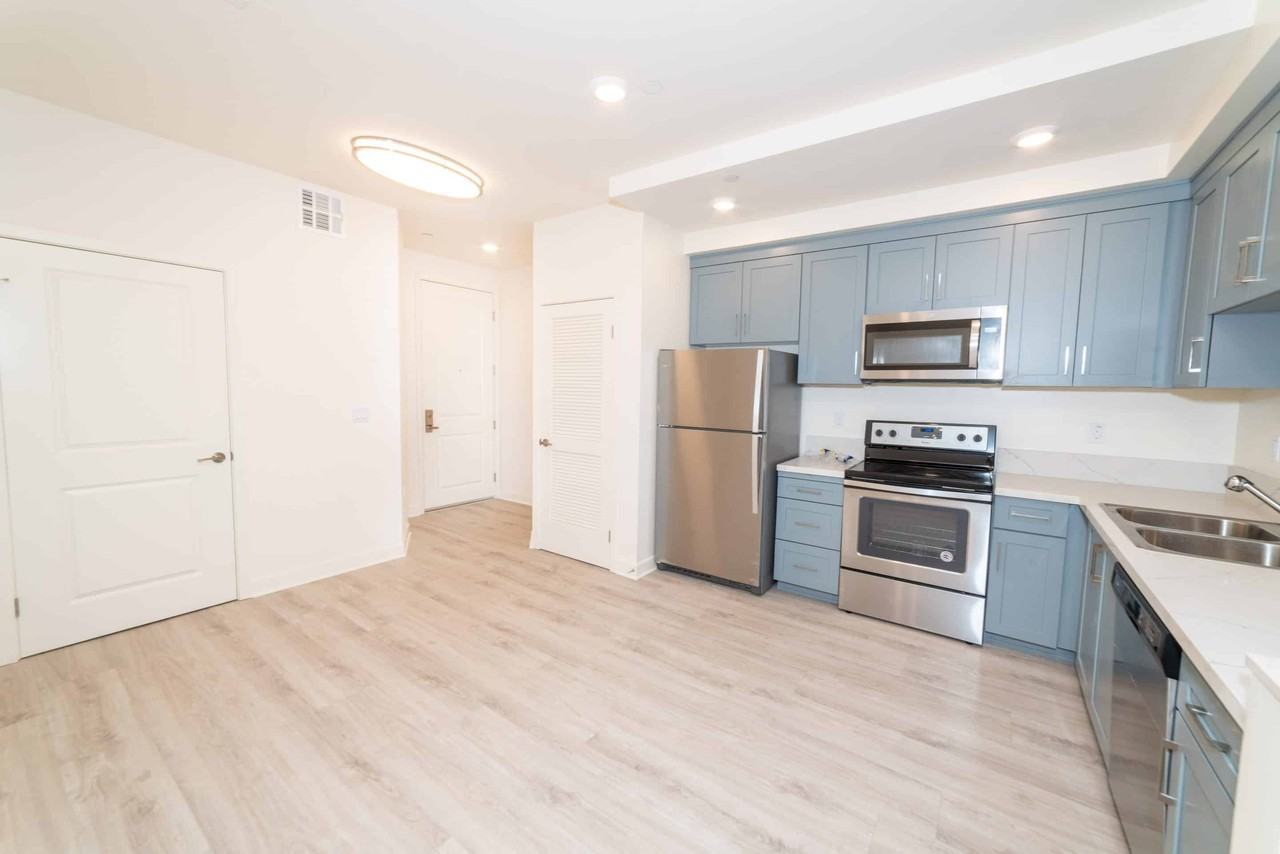 Vibe NoHo - Photo 5 of 24