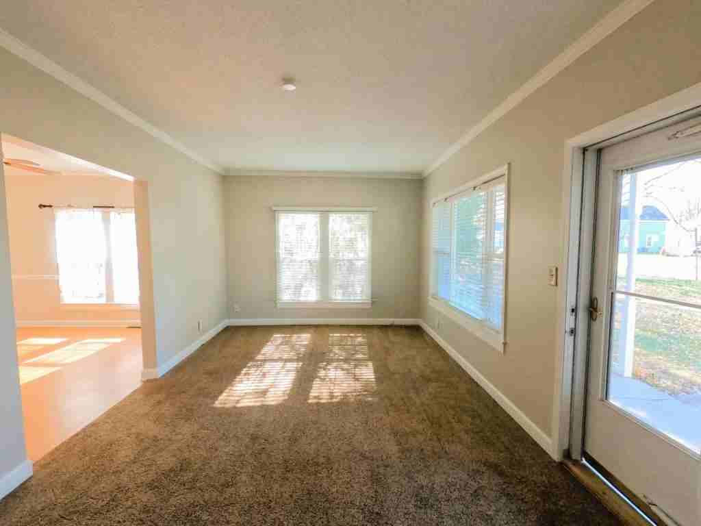 423 N Main St - Photo 3 of 19