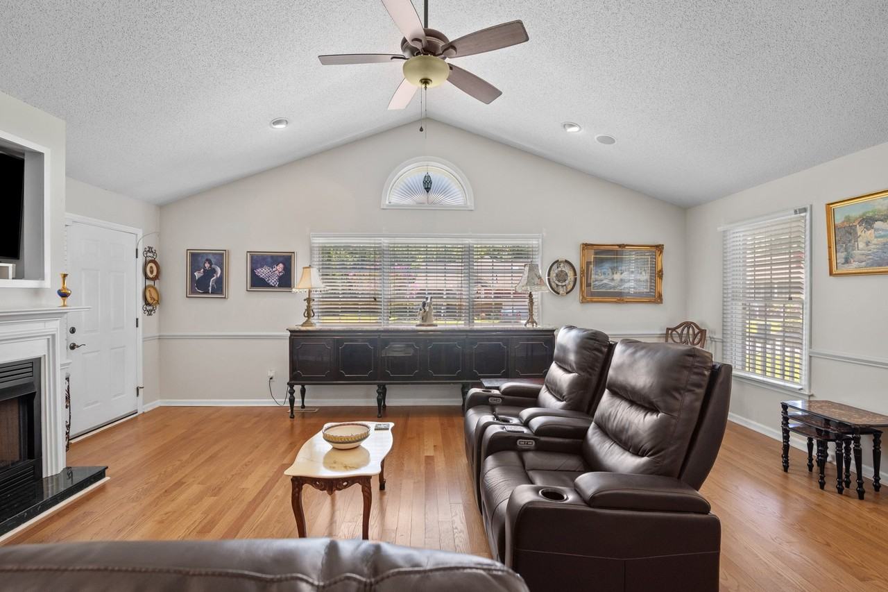 104 Boleyn Loop - Photo 2 of 50