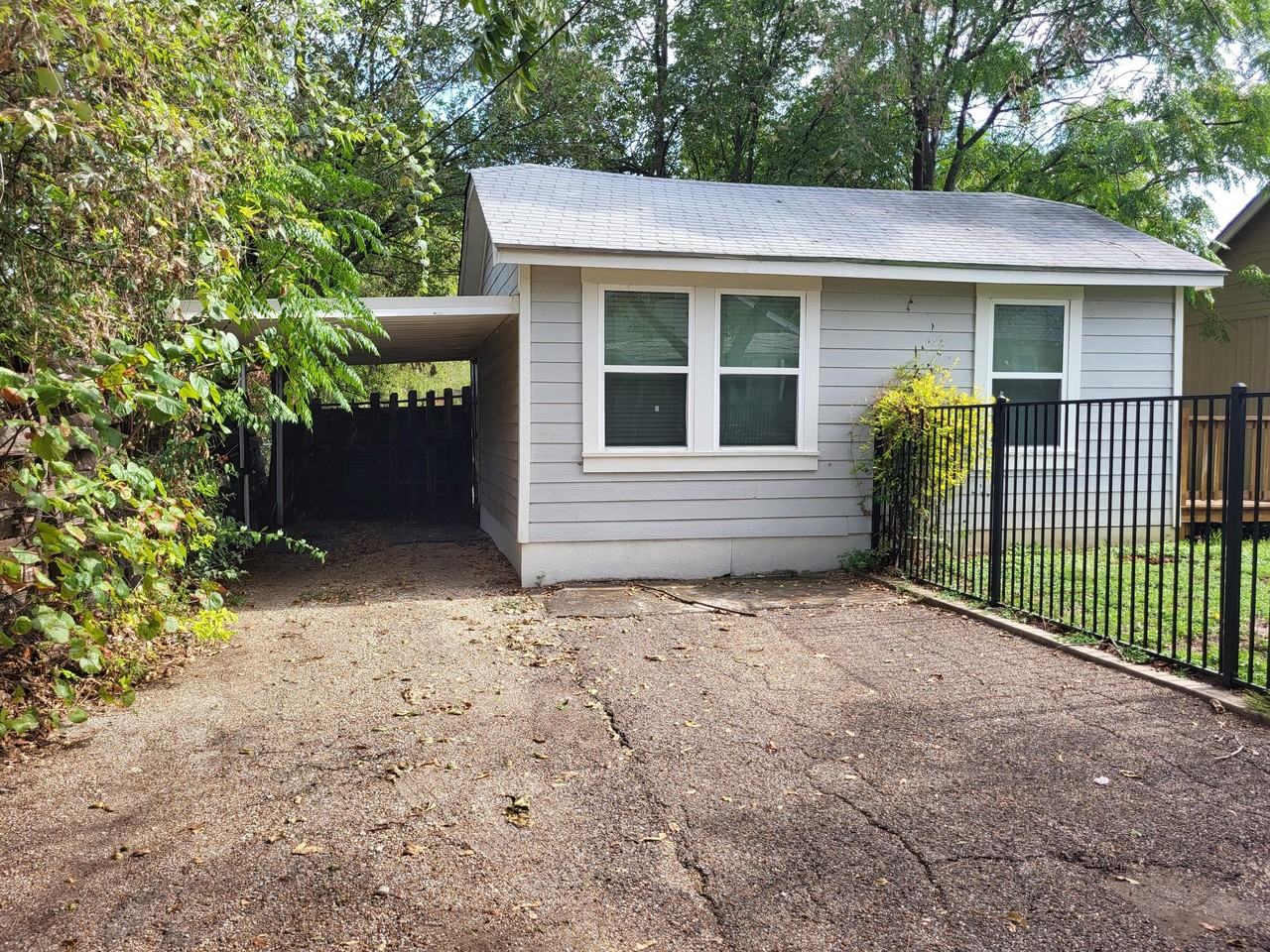 2824 1/2 Columbus Ave - Photo 2 of 21