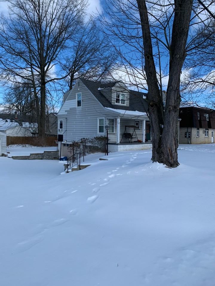 80 Romaine Ave #B - Photo 2 of 13