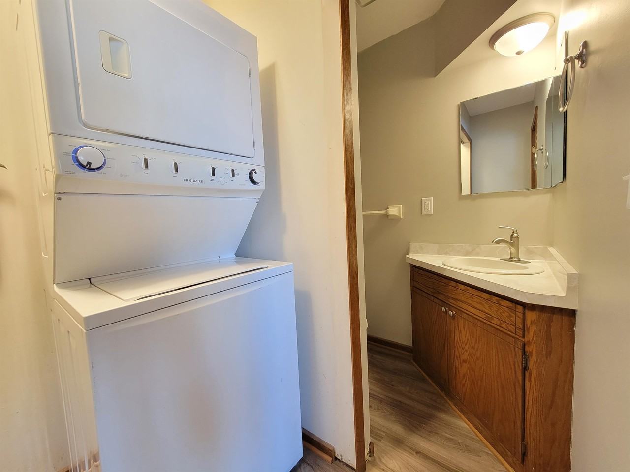 204 18th St Sw #5 - Photo 5 of 15