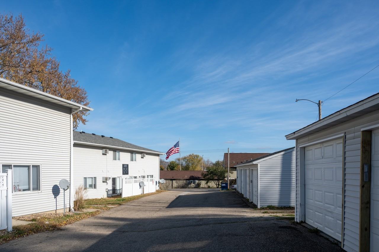 204 18th St Sw #5 - Photo 5 of 15