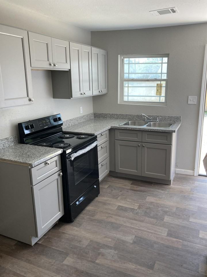 1808 Dade St #2 - Photo 2 of 5