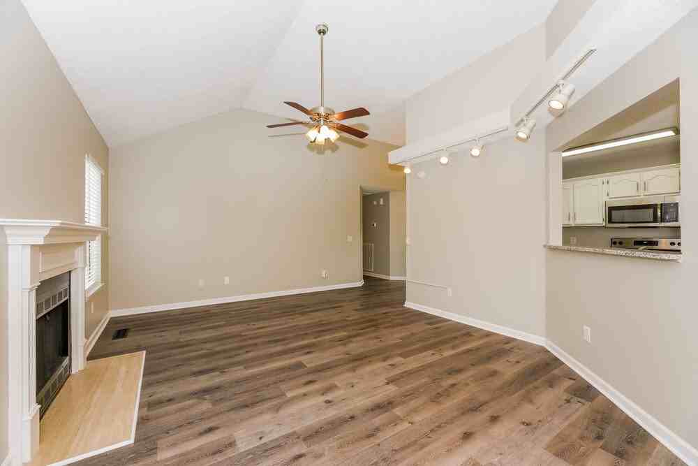 1328 Georgetown Dr - Photo 3 of 16