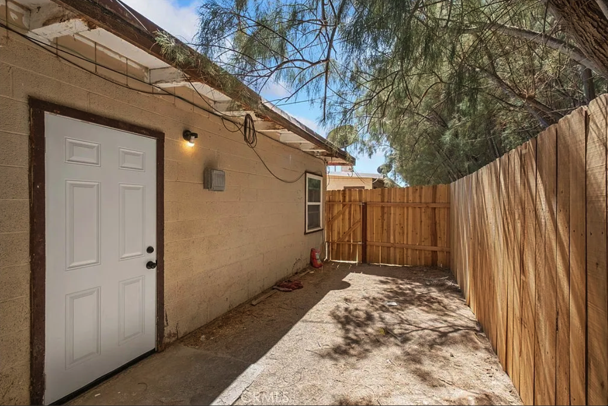 11393 Lee Ave #11393 - Photo 7 of 10