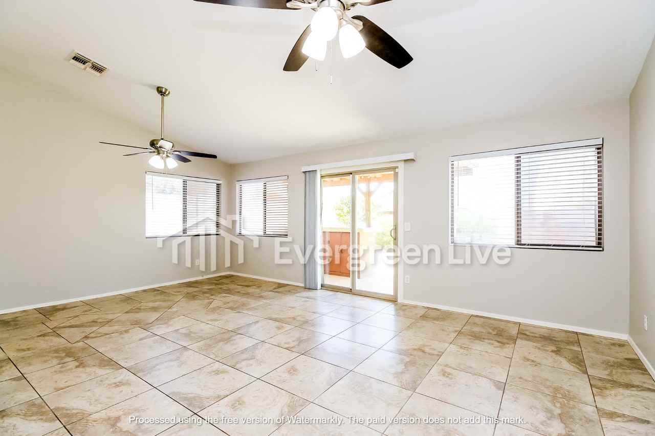 30587 N Royal Oak Way - Photo 4 of 20