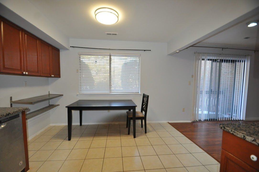 1404 Edison Glen Ter - Photo 3 of 7