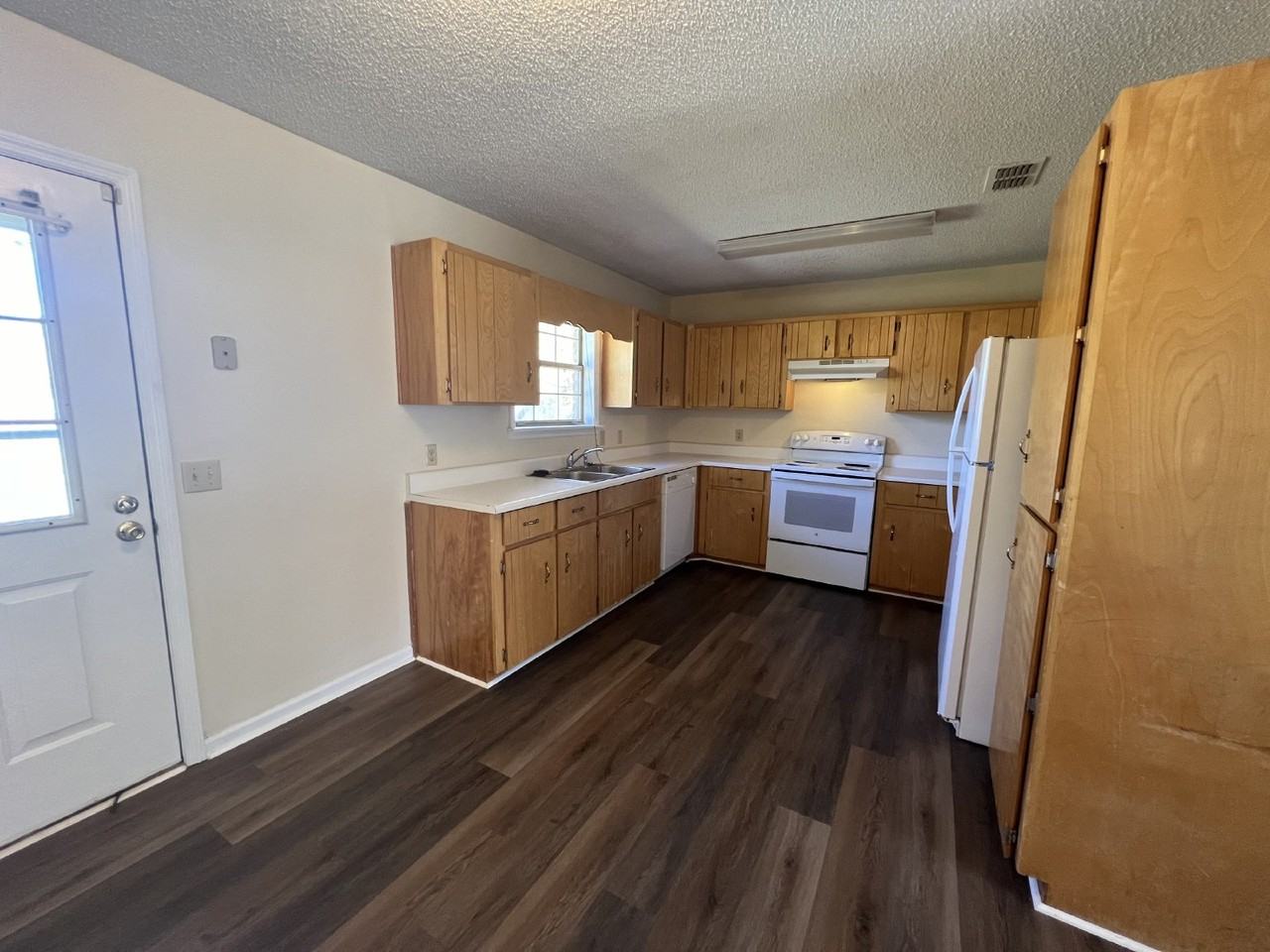 61 Henry Ln - Photo 3 of 11