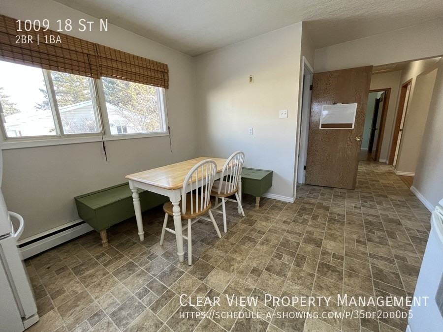 1009 18 St N - Photo 3 of 24