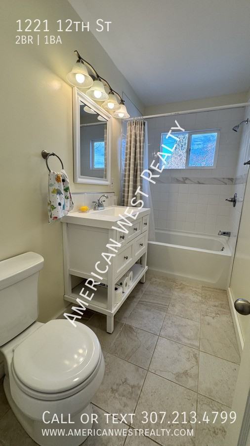 1221 12th St - Photo 5 of 13