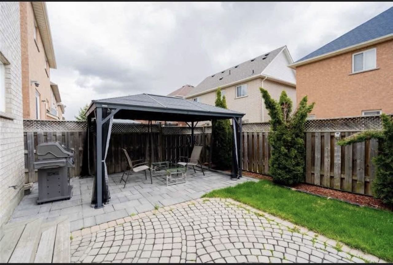 89 Masters Green Cres - Photo 3 of 11