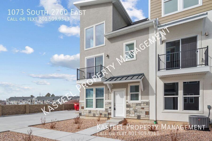 1073 S 2760 E - Photo 3 of 27