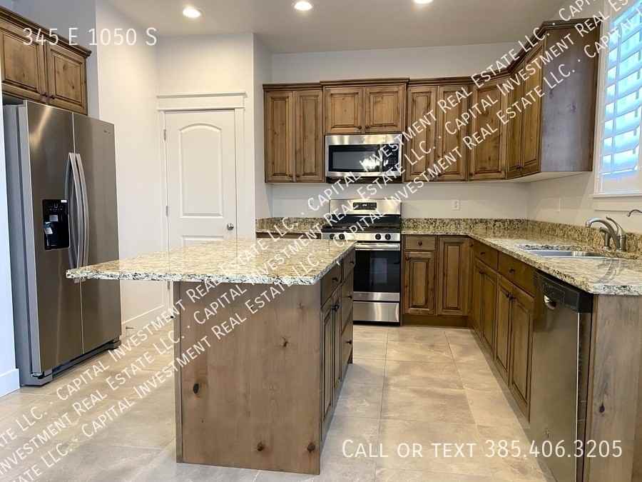345 E 1050 S - Photo 3 of 22