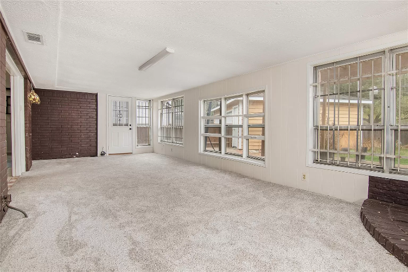 8407 Mullins Dr - Photo 4 of 15