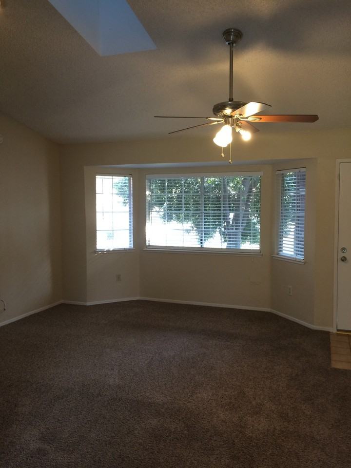 4416 Silverwood Ln - Photo 2 of 18
