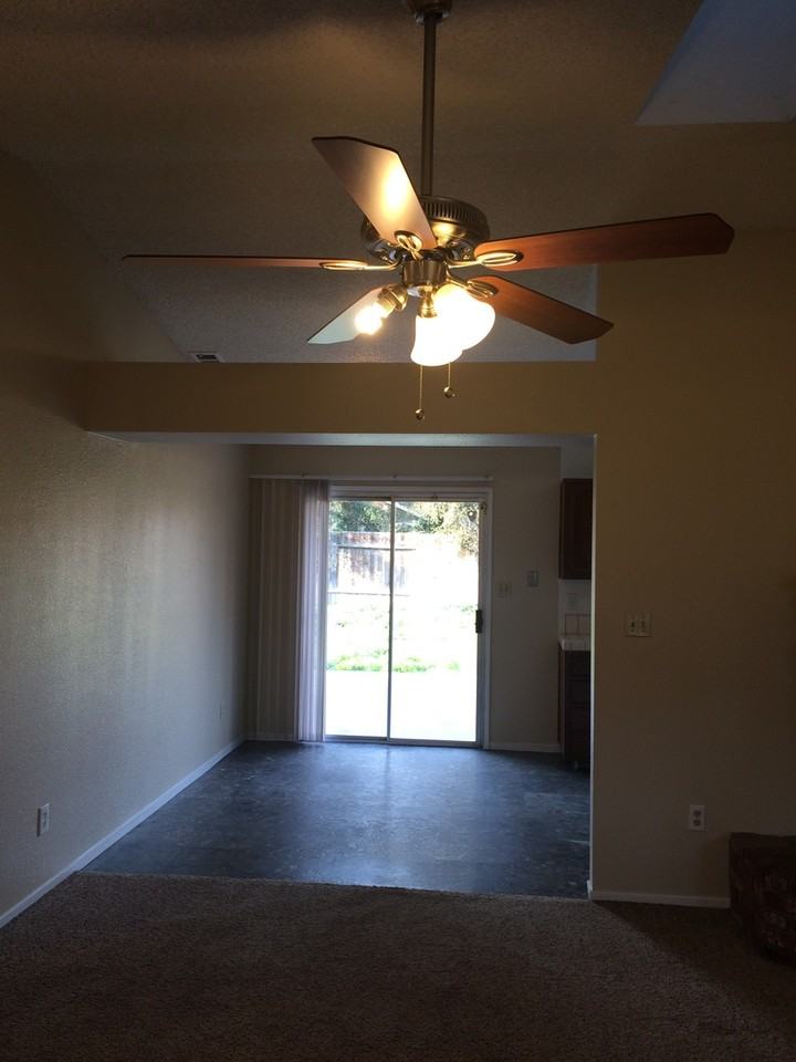 4416 Silverwood Ln - Photo 5 of 18