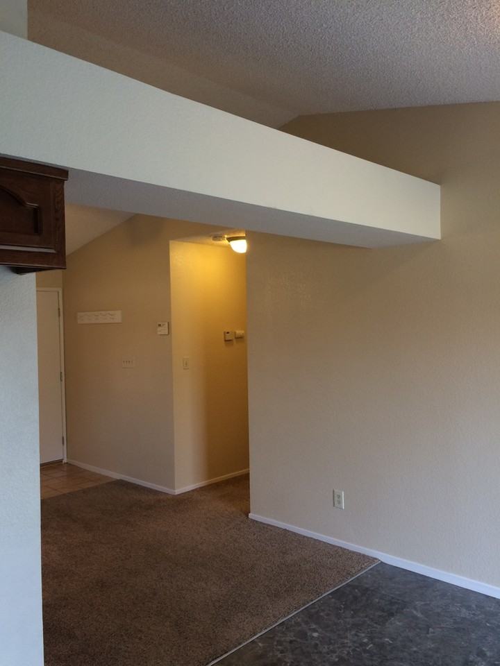 4416 Silverwood Ln - Photo 7 of 18