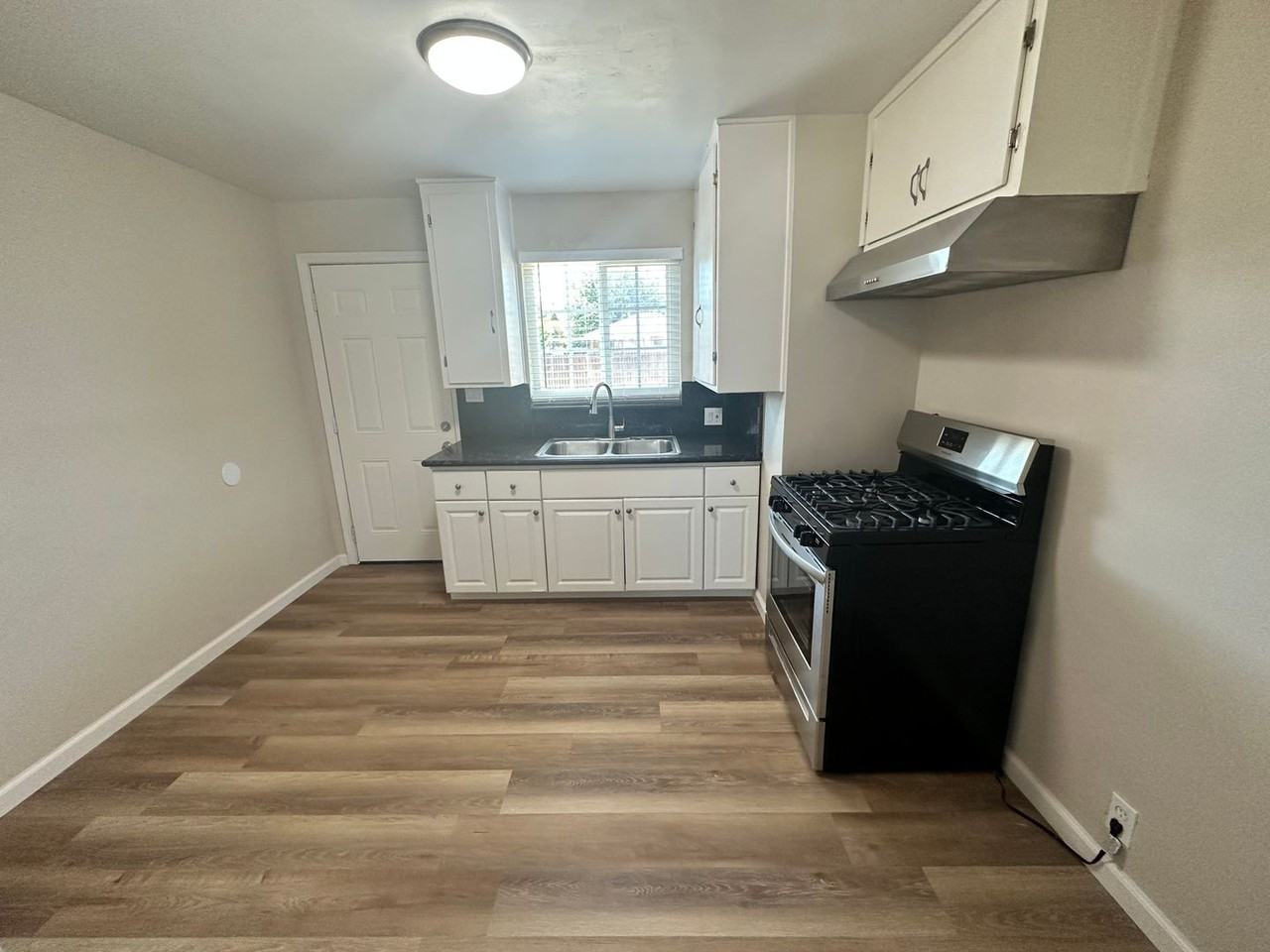 2713 Karen Pl - Photo 7 of 19